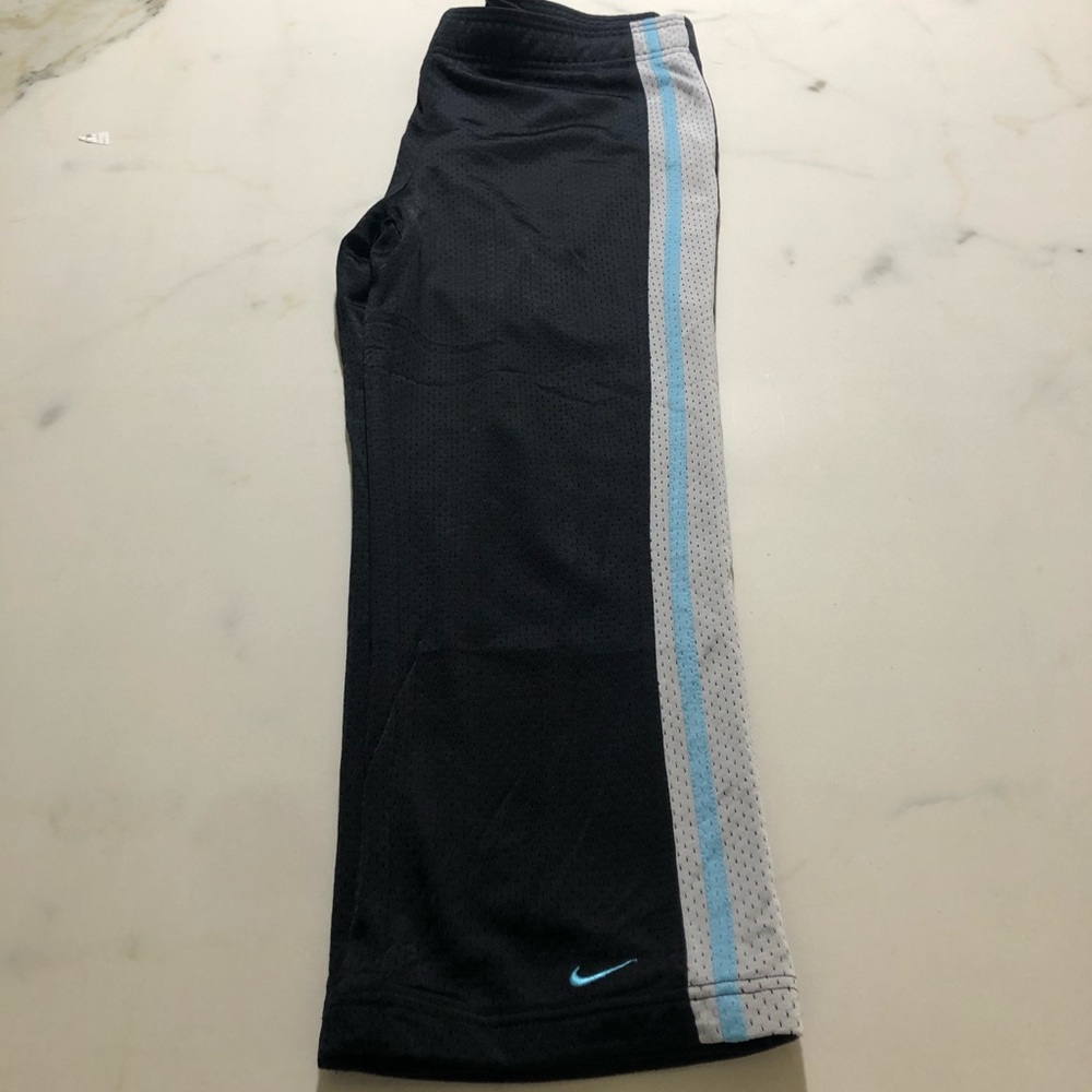 Nike Drawstring workout capris Size M (8-10)